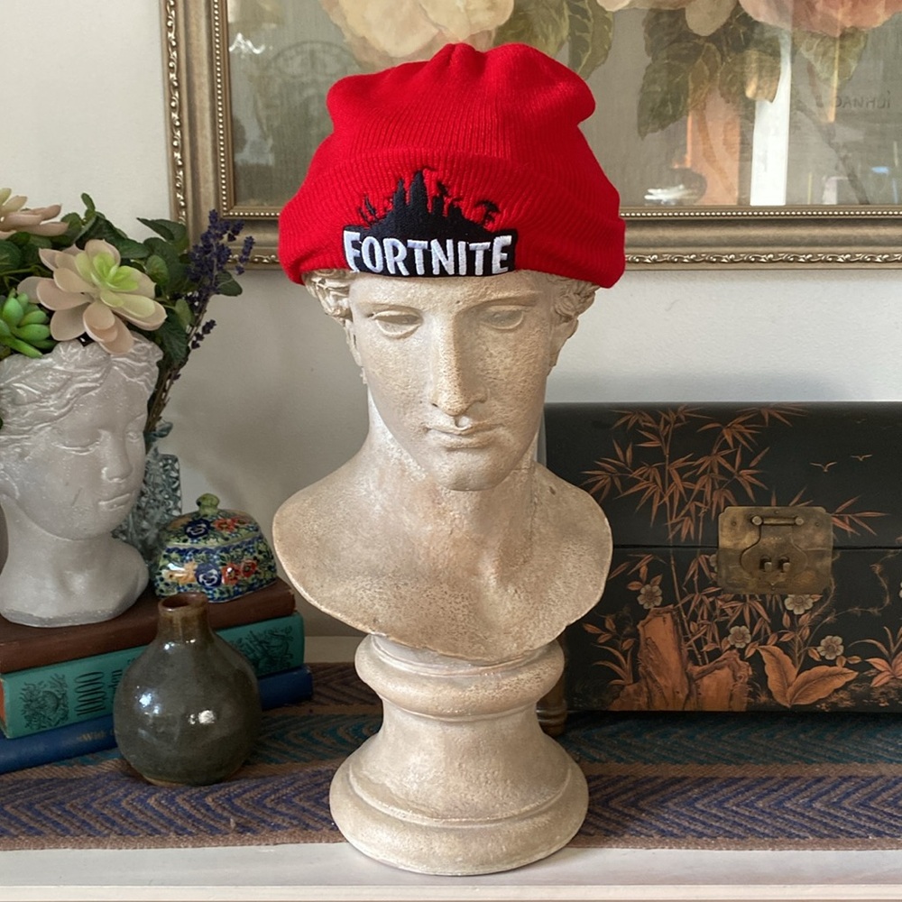 LIKE NEW=FORTNIGHT Knit Hat